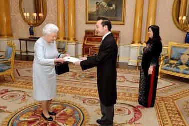 Nữ hoàng Anh quan tâm sâu sắc đến quan hệ hợp tác với Việt Nam