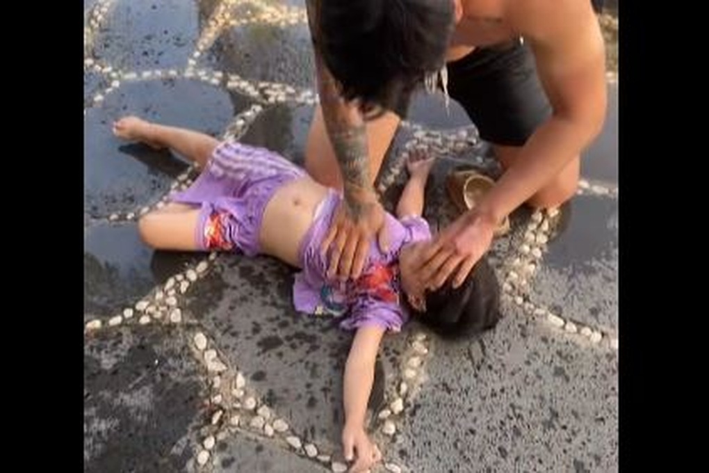 Chân dung “người hùng” trong video nghẹt thở cứu bé gái đuối nước ở TPHCM - 2 Chân dung “người hùng” trong video nghẹt thở cứu bé gái đuối nước ở TPHCM - 2