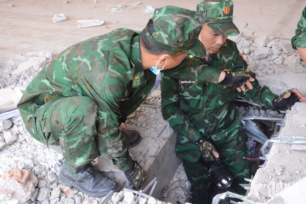 Đoàn cứu hộ quân đội Việt Nam tìm kiếm tại bệnh viện nghi có 20 nạn nhân - 1 Đoàn cứu hộ quân đội Việt Nam tìm kiếm tại bệnh viện nghi có 20 nạn nhân - 1