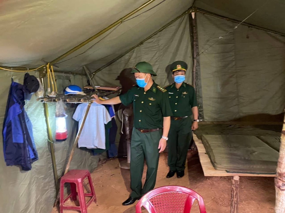 Biên phòng ngày đêm bám rừng ngăn người nhập cảnh trái phép mùa dịch - 4 Biên phòng ngày đêm bám rừng ngăn người nhập cảnh trái phép mùa dịch - 4