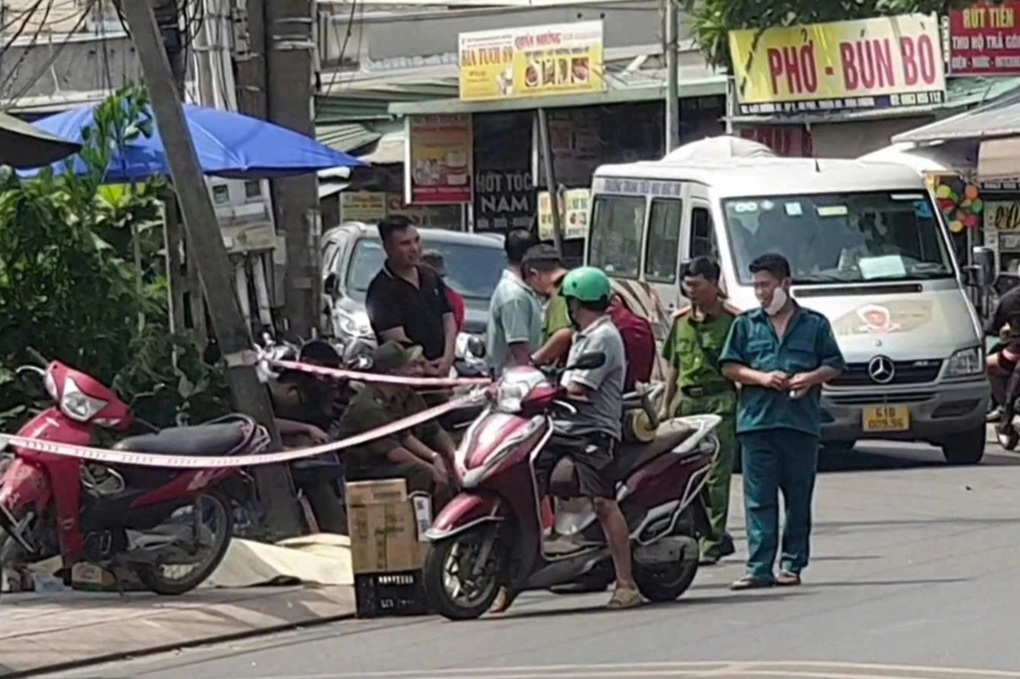 Người đàn ông tử vong trên xe máy ở Bình Dương - 1 Người đàn ông tử vong trên xe máy ở Bình Dương - 1