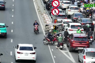 Hàng loạt xe máy quay đầu bỏ chạy tại đường vành đai 2 trên cao