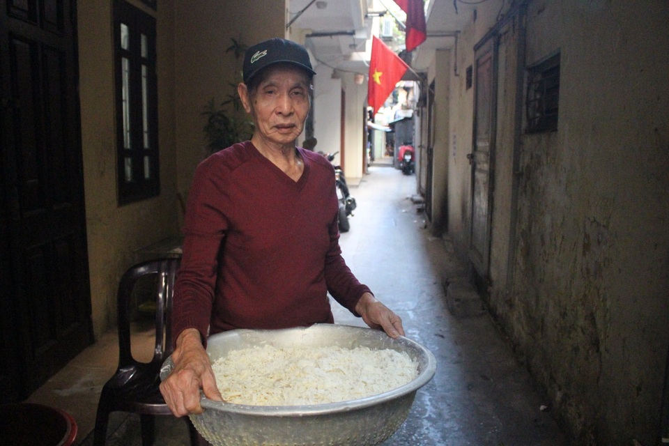 Kỳ lạ món ăn độn nhà nghèo thời bao cấp, thành đặc sản “xếp hàng” ở Hà Nội - 3