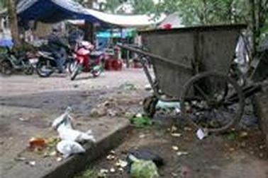 Hà Nội: Chung cư cũ nát và ô nhiễm