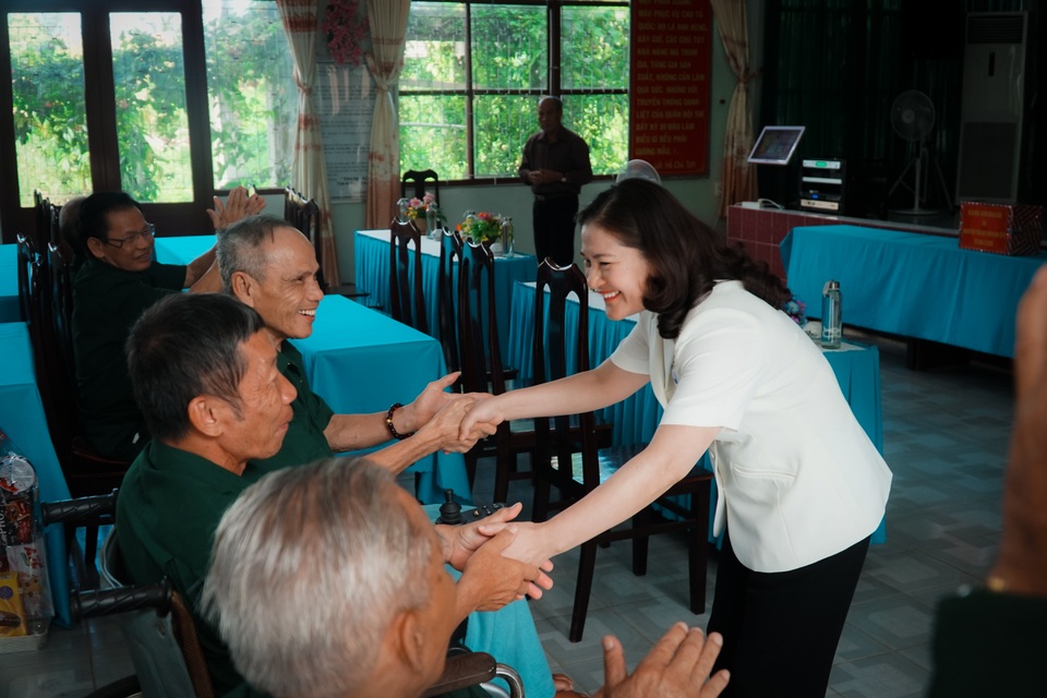 Thứ trưởng Nguyễn Thị Hà: Chăm sóc người có công là nhiệm vụ trọng tâm - 4 Thứ trưởng Nguyễn Thị Hà: Chăm sóc người có công là nhiệm vụ trọng tâm - 4
