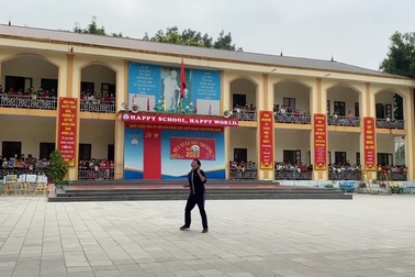 Thầy giáo tâng bóng 2.720 lần trong hơn 17 phút