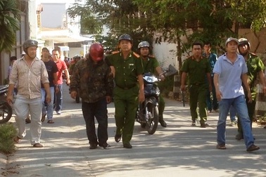 Nghẹt thở đấu tranh với đối tượng chém người, bẫy điện, ôm bình gas la hét