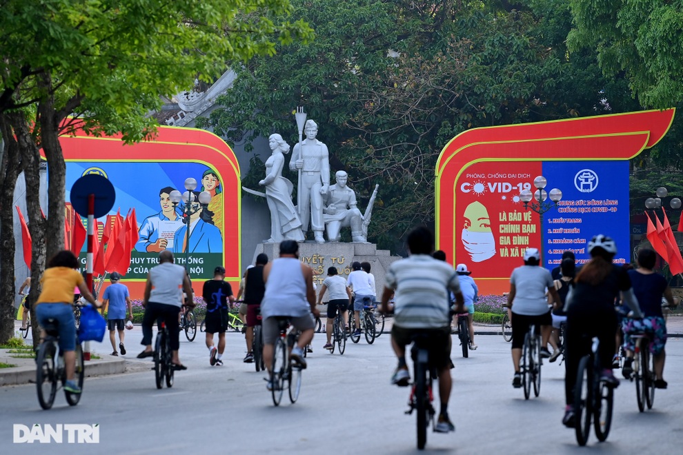 Hà Nội cho phép thể dục thể thao ngoài trời, cửa hàng quần áo được mở bán - 1 Hà Nội cho phép thể dục thể thao ngoài trời, cửa hàng quần áo được mở bán - 1