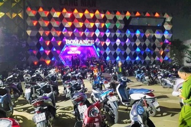 Chủ quán bar Romance cùng 3 quản lý bị bắt giữ