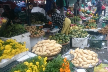 Nhộn nhịp thị trường đồ cúng rằm tháng Giêng