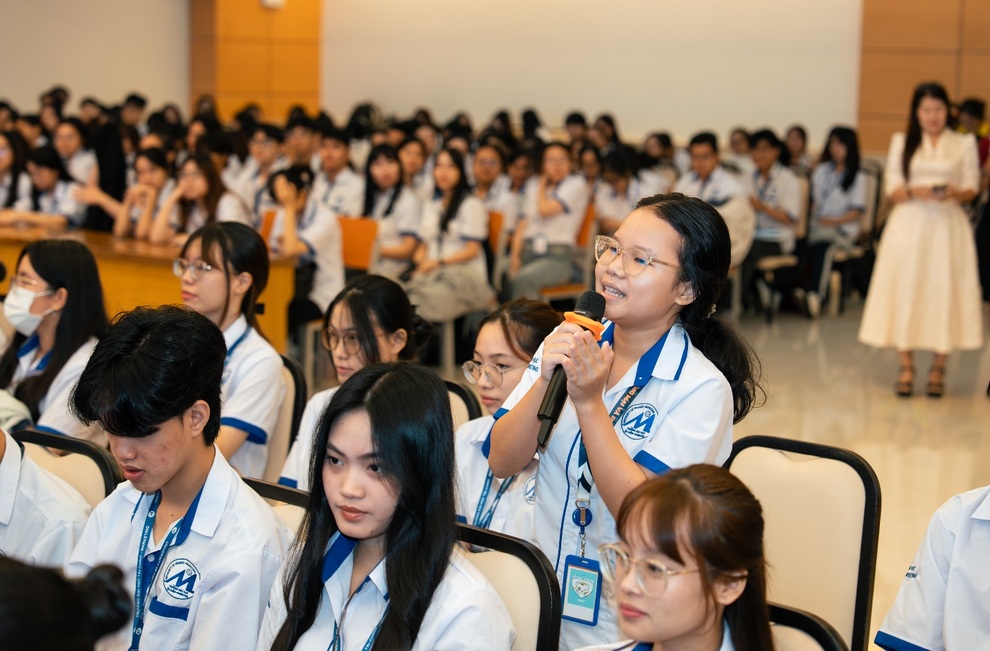 Tổng giám đốc Ajinomoto Việt Nam định hướng nghề nghiệp cho sinh viên - 2 Tổng giám đốc Ajinomoto Việt Nam định hướng nghề nghiệp cho sinh viên - 2