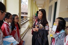 Cô giáo từng khóc vì áp lực nghề giáo: “Hãy cởi trói cho chúng tôi”