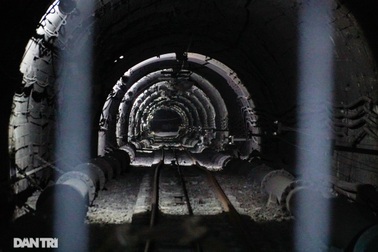 Một ngày của người thợ "ăn cơm dương gian, làm việc âm phủ"