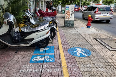 TPHCM dự kiến tính phí sử dụng vỉa hè, lòng đường