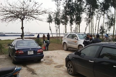 Huy động máy bay trực thăng tìm kiếm 4 thuyền viên bị đắm tàu