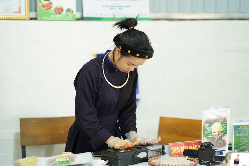 Nữ cán bộ người Tày hạnh phúc khi được bình đẳng đi học, khởi nghiệp - 1 Nữ cán bộ người Tày hạnh phúc khi được bình đẳng đi học, khởi nghiệp - 1