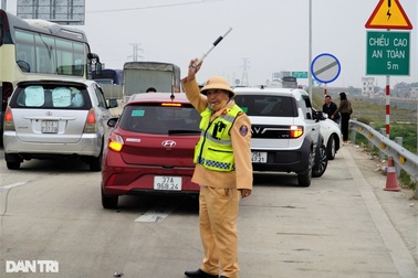 Sẽ xử phạt tài xế chưa dán thẻ VETC khi đi trên cao tốc Diễn Châu - Bãi Vọt