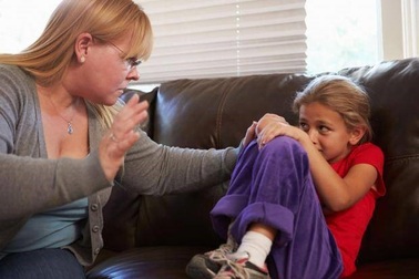 Đánh đòn trẻ em làm chúng "hung hăng và khó gần gũi hơn"