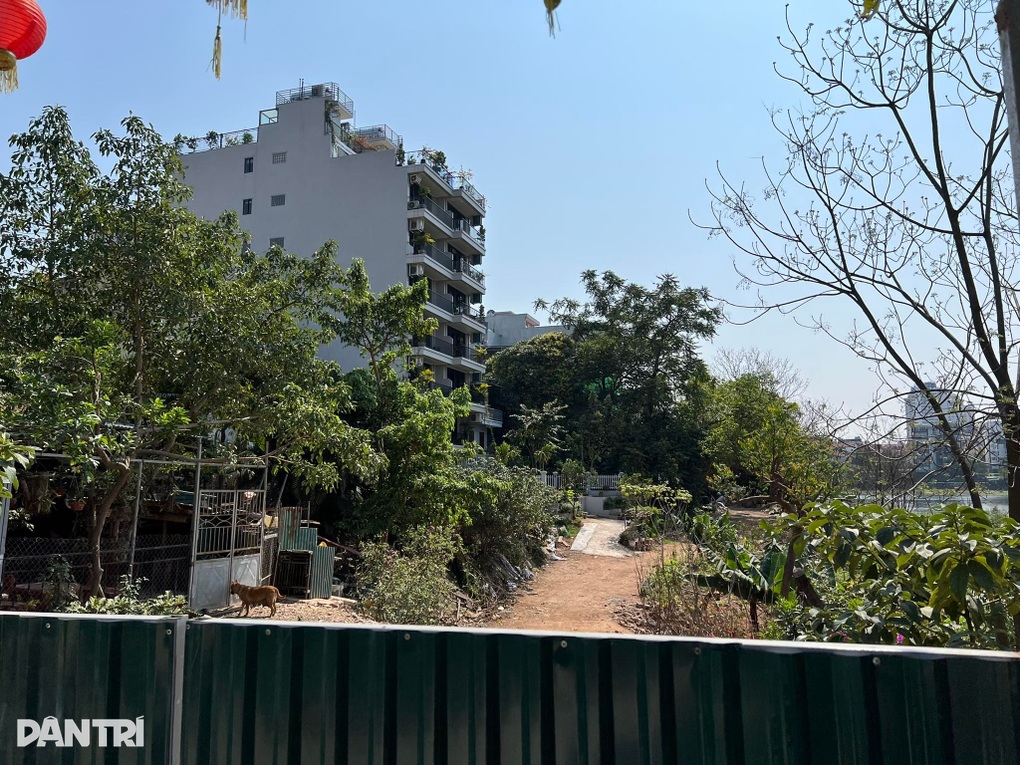 Hà Nội: Đổ đất lấn hồ bơi Quảng Bá để làm đường vào nhà? - 2 Hà Nội: Đổ đất lấn hồ bơi Quảng Bá để làm đường vào nhà? - 2