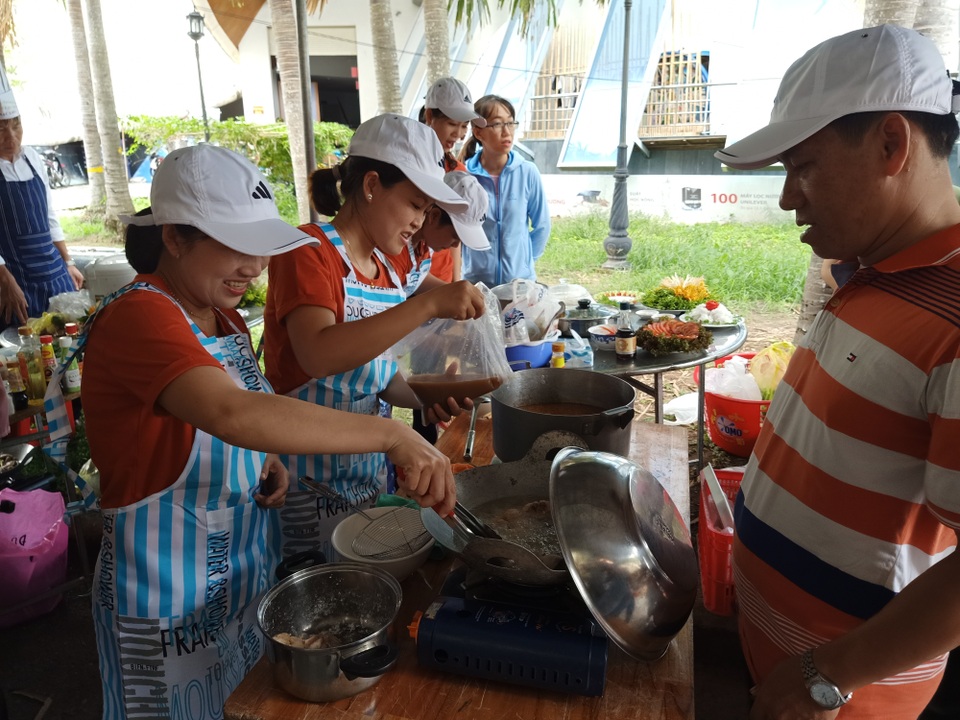 Sôi nổi làm bánh, nấu ăn nhân ngày Gia đình Việt Nam 28/6 - 5 Sôi nổi làm bánh, nấu ăn nhân ngày Gia đình Việt Nam 28/6 - 5