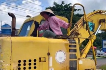 Người phụ nữ ở Tây Ninh la hét, cản trở thi công dự án