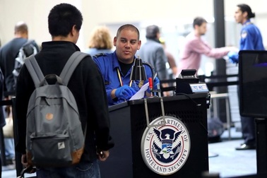 Mỹ ngừng xét duyệt nhanh thị thực cho lao động công nghệ cao