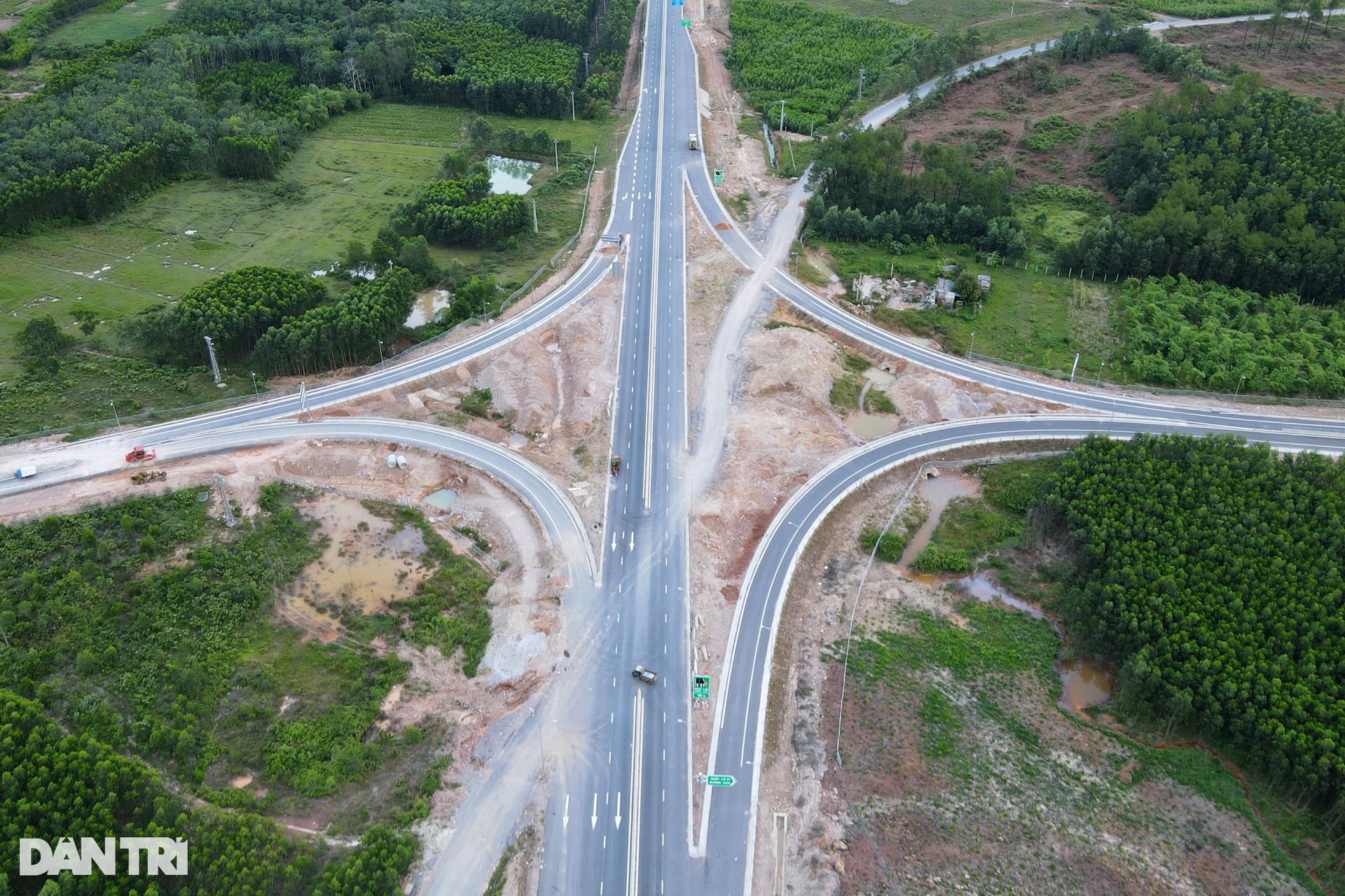 Cao tốc Vạn Ninh - Cam Lộ trước ngày thông xe kỹ thuật - 4 Cao tốc Vạn Ninh - Cam Lộ trước ngày thông xe kỹ thuật - 4