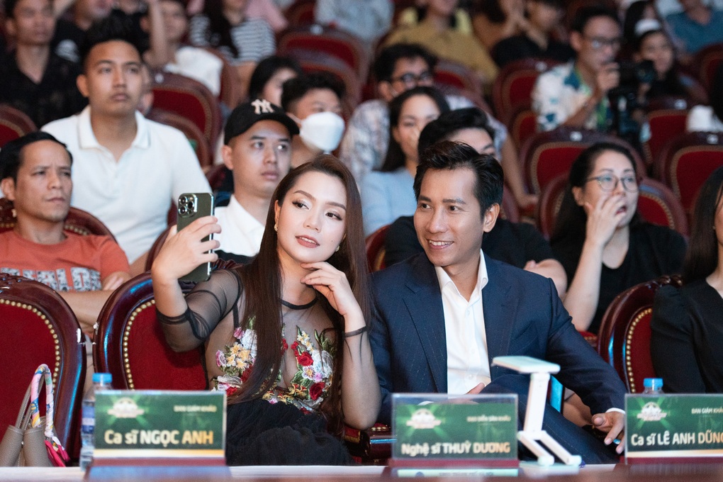 Nguyễn Ngọc Anh thon thả bất ngờ sau khi bị nghi có bầu lần 3 - 8 Nguyễn Ngọc Anh thon thả bất ngờ sau khi bị nghi có bầu lần 3 - 8