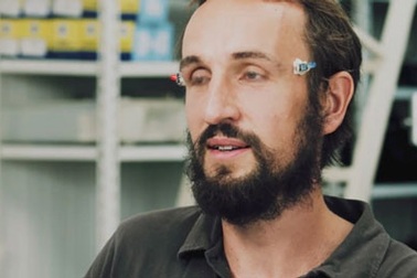 Video: Xem TV 3D không dùng kính bằng cách… nháy mắt