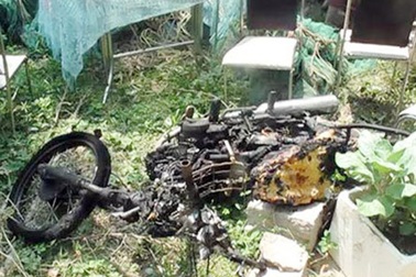 Bị nghi có vợ lẽ, chém vợ rồi tự thiêu