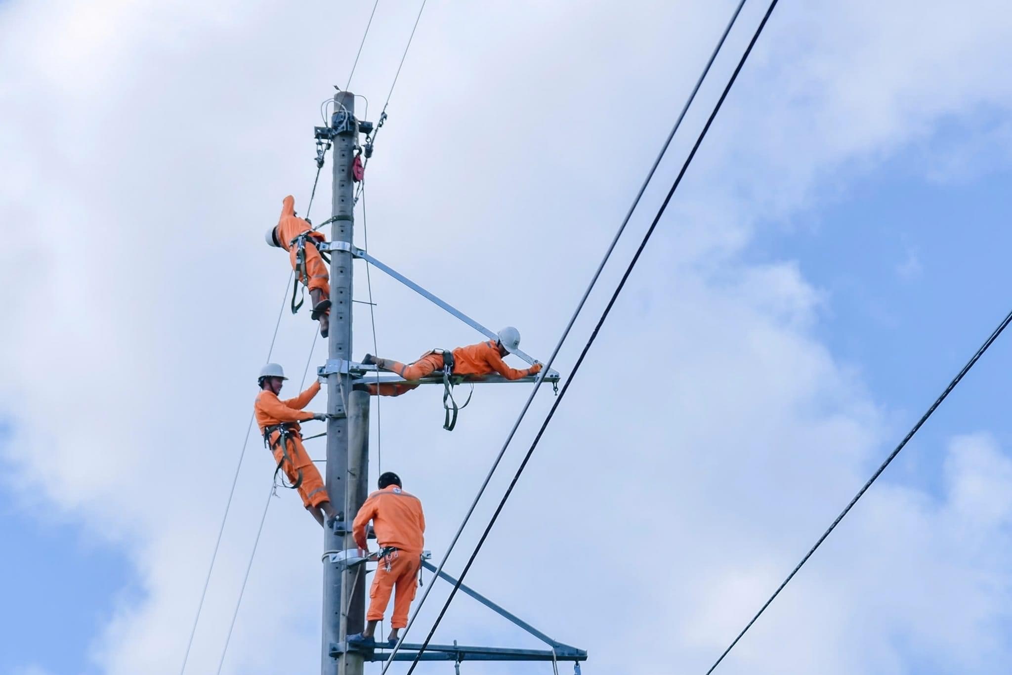 Đảm bảo cung cấp điện ổn định cho các huyện vùng bán đảo Cà Mau