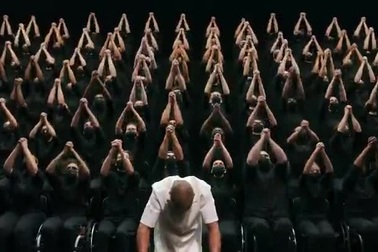 Mãn nhãn với màn đồng diễn "múa ballet" bằng tay