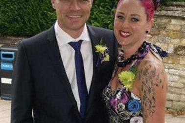 Bị bạn gái yêu suốt 25 năm đá phũ phàng, U50 quẫn trí tự tử