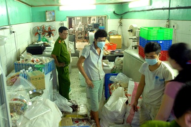 Cá viên, bò viên… “siêu bẩn” từ nguyên liệu đến chế biến