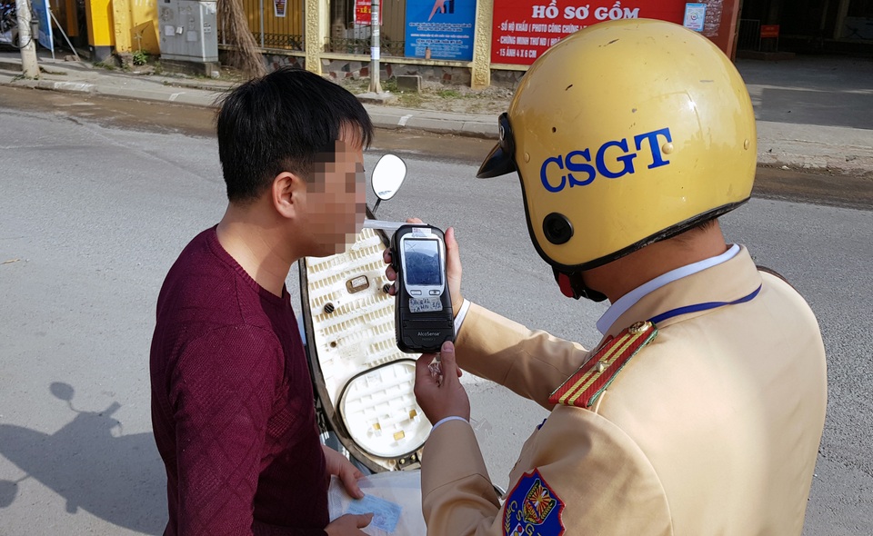 Cảnh sát giao thông soi Facebook, Zalo chặn đua xe trái phép - 1 Cảnh sát giao thông soi Facebook, Zalo chặn đua xe trái phép - 1