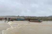 Lật thuyền trên sông Lam, vợ thoát nạn, chồng mất tích