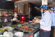 Ngày đầu hàng quán 19 quận huyện ở Hà Nội được mở cửa bán mang về