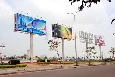 Gần 100% công trình quảng cáo ngoài trời là sai quy định, phải làm chui