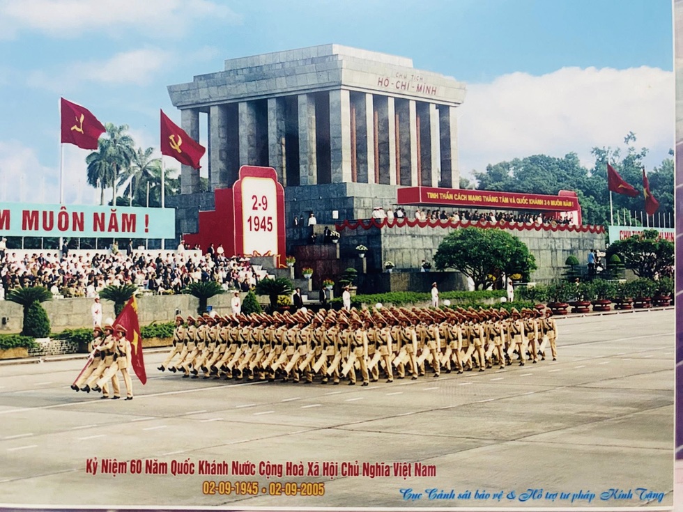 Nữ chiến sĩ diễu binh A60: Bức ảnh hiếm, ký ức thời "không kem chống nắng"