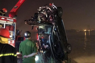Vụ xe Mercedes rơi khỏi cầu Chương Dương: Xác định danh tính nạn nhân thứ 2
