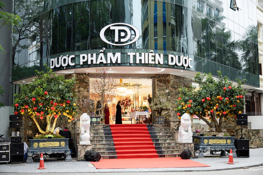 Hoàng Hường có mối liên hệ gì với Dược phẩm Thiên Dược? - 1 Hoàng Hường có mối liên hệ gì với Dược phẩm Thiên Dược? - 1