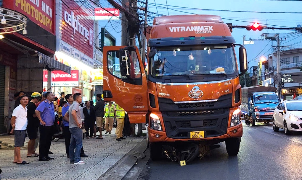 Đang dừng chờ đèn đỏ bị ô tô không người lái cán tử vong - 1 Đang dừng chờ đèn đỏ bị ô tô không người lái cán tử vong