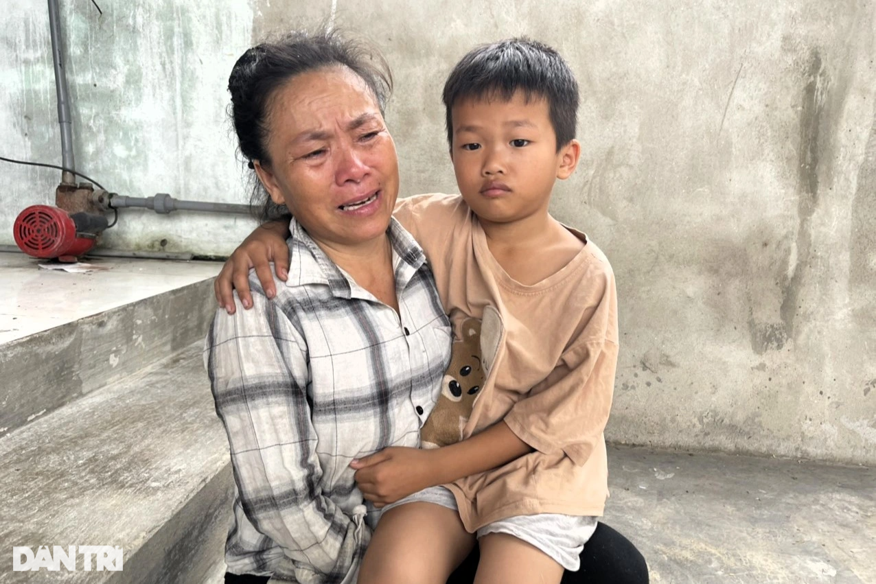 Số phận khốn khổ của người phụ nữ và bé trai bị bỏ rơi ở bìa rừng - 4 Số phận khốn khổ của người phụ nữ và bé trai bị bỏ rơi ở bìa rừng - 4