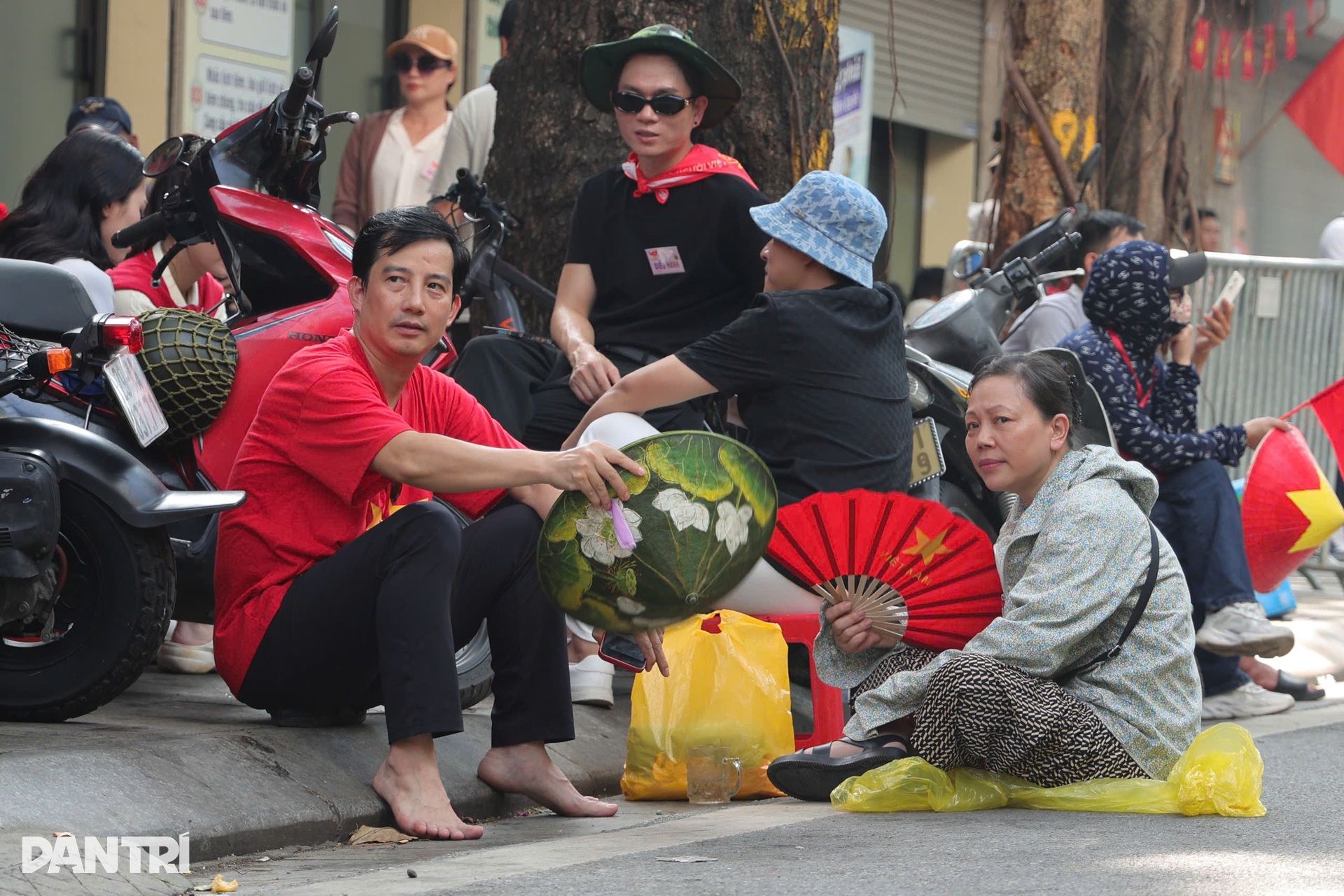 Nghệ sĩ tập A80: Đen Vâu, Hoàng Thuỳ Linh rạng rỡ, Lan Hương U70 vẫn sung - 11
