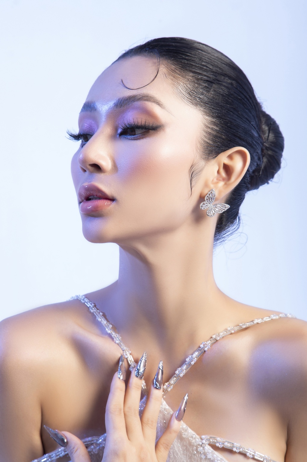 Lâm Thu Hồng khoe vóc dáng quyến rũ với đầm cắt xẻ táo bạo - 5 Lâm Thu Hồng khoe vóc dáng quyến rũ với đầm cắt xẻ táo bạo - 5