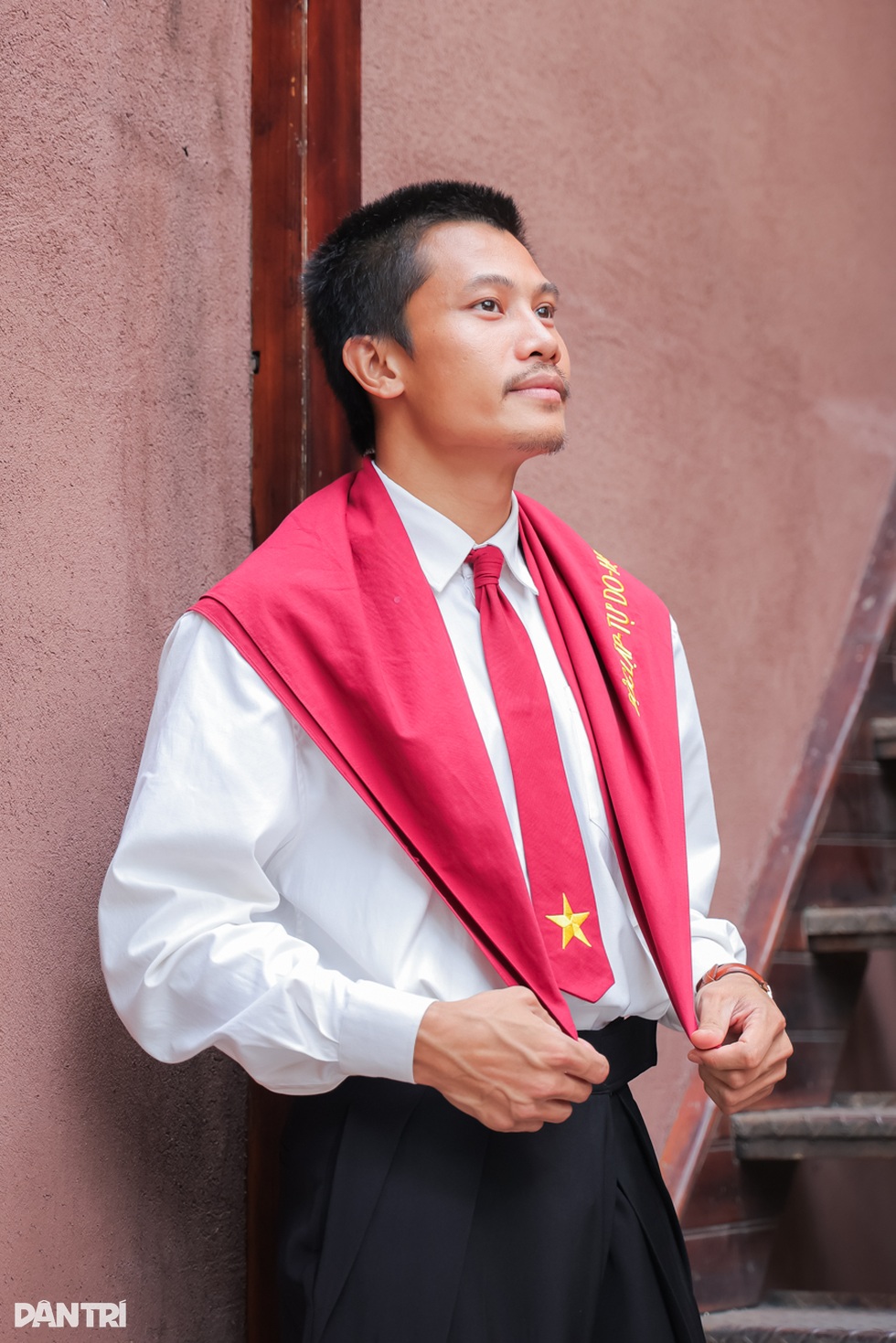 Anh Tạ “Mưa đỏ” từng muốn đổi nghề diễn sang kinh doanh vì kinh tế khó khăn - 8 Anh Tạ “Mưa đỏ” từng muốn đổi nghề diễn sang kinh doanh vì kinh tế khó khăn - 8
