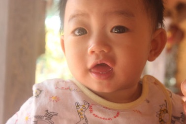 Rơi nước mắt trước hình ảnh của bé Nhân Tịnh