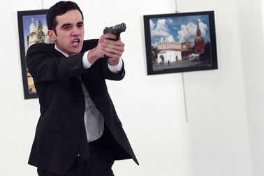 Vì sao sát thủ dễ dàng tiếp cận Đại sứ Nga ở Thổ Nhĩ Kỳ?