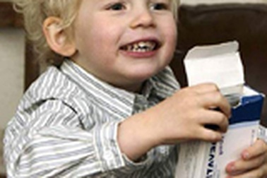 Cậu bé 2 tuổi “nghiện” Viagra