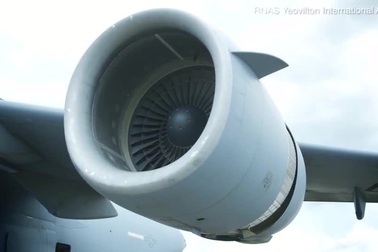 Dàn máy bay nhào lộn ấn tượng tại triển lãm hàng không Anh